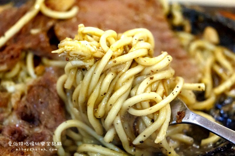 新北市板橋.湳雅夜市:小野牛牛排(平價牛排混搭麻油雞麵線) - 第14張圖 新北市板橋.湳雅夜市:小野牛牛排(平價牛排混搭麻油雞麵線)