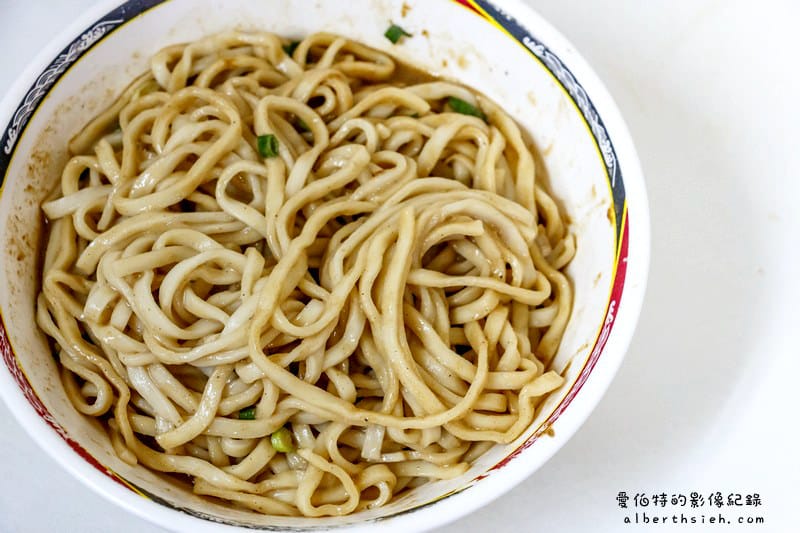 小吳牛肉麵．台北西門町美食（24H營業麵肉滿載讓你吃粗飽）