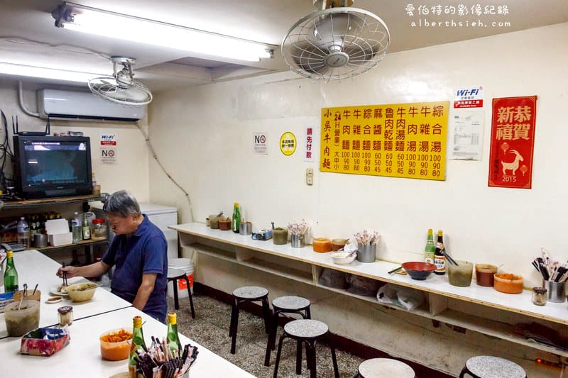 小吳牛肉麵．台北西門町美食（24H營業麵肉滿載讓你吃粗飽）