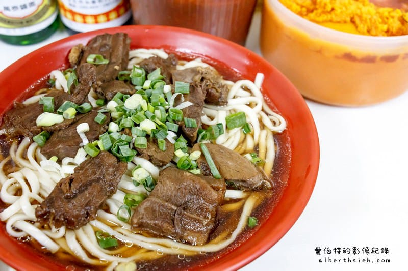 小吳牛肉麵．台北西門町美食（24H營業麵肉滿載讓你吃粗飽）