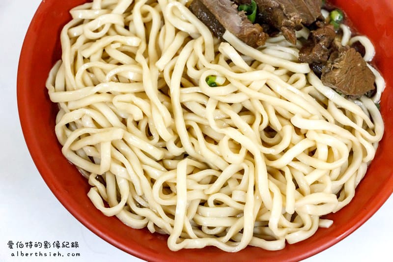 小吳牛肉麵．台北西門町美食（24H營業麵肉滿載讓你吃粗飽）