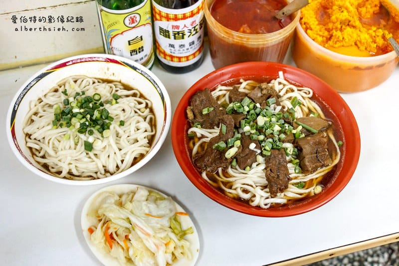 小吳牛肉麵．台北西門町美食（24H營業麵肉滿載讓你吃粗飽）