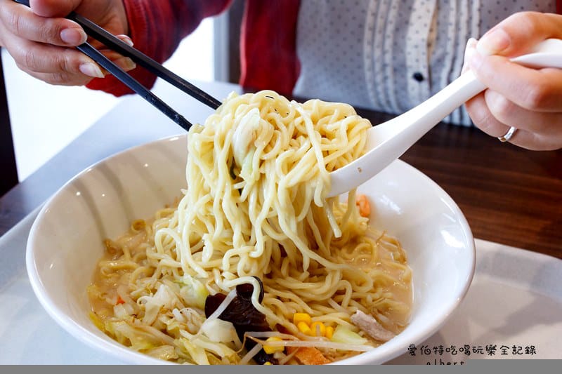 沖繩自駕自由行．RingerHut長崎ちゃんぽん（營養滿點大份量蔬菜強棒麵）