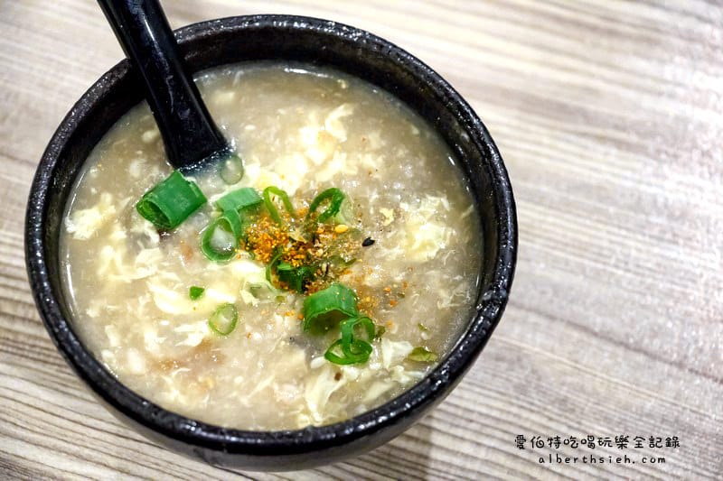 台北市府捷運站美食．十二籃粥火鍋（超威的大沙公螃蟹火鍋、香辣鍋）