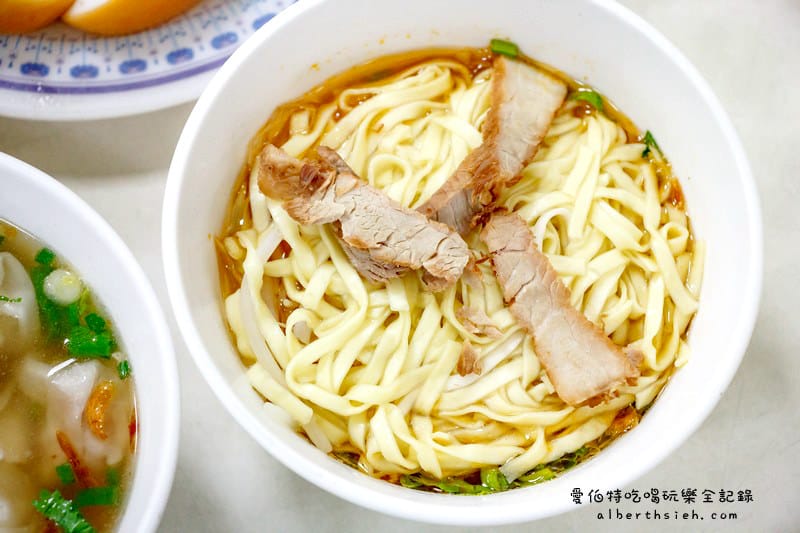 達摩麵店．桃園大溪美食（口感偏淡，但提供的醬汁味道很讚）