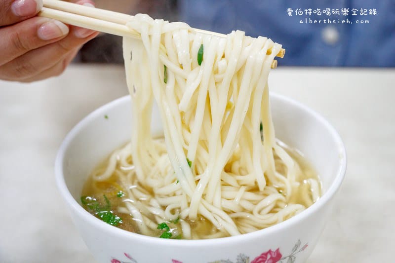 達摩麵店．桃園大溪美食（口感偏淡，但提供的醬汁味道很讚）
