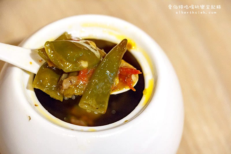 品川蘭．桃園區愛買（CNN評選美食，配菜的辣椒超開胃）