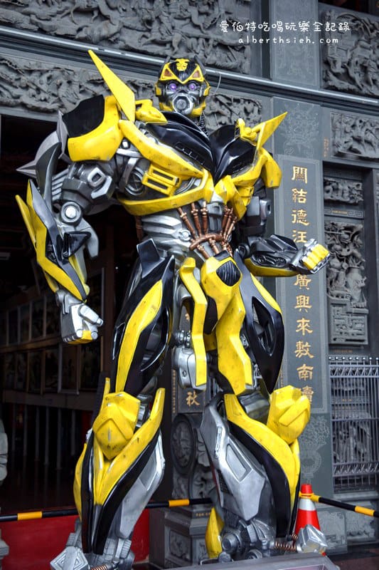 桃園廟宇．明倫三聖宮：變形金剛（中西合璧戰鬥力超強門神）