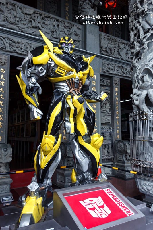 桃園廟宇．明倫三聖宮：變形金剛（中西合璧戰鬥力超強門神）
