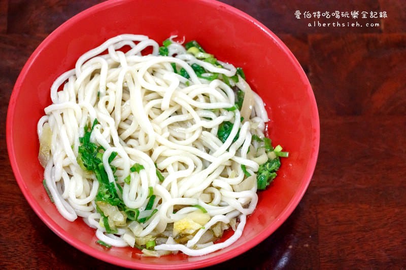 巧合珍紅燒牛肉麵．桃園龜山美食（特製滷味還不錯吃）