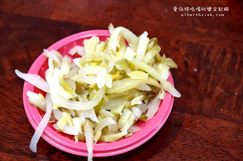 巧合珍紅燒牛肉麵．桃園龜山美食（特製滷味還不錯吃）