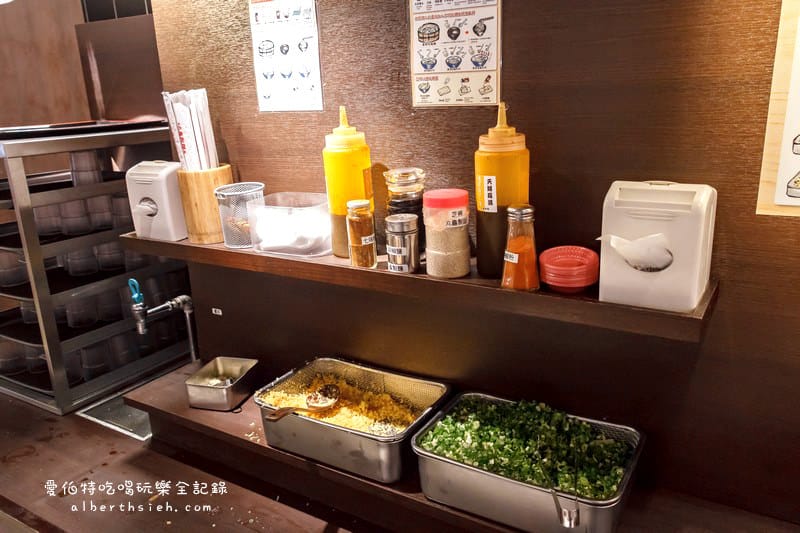 丸龜製麵．桃園新光三越美食（烏龍麵條Q彈滑順好吃）
