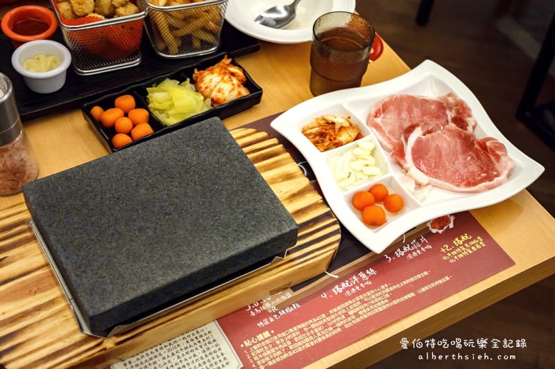 吼牛排．桃園中壢美食（好吃又好玩的岩燒牛排）