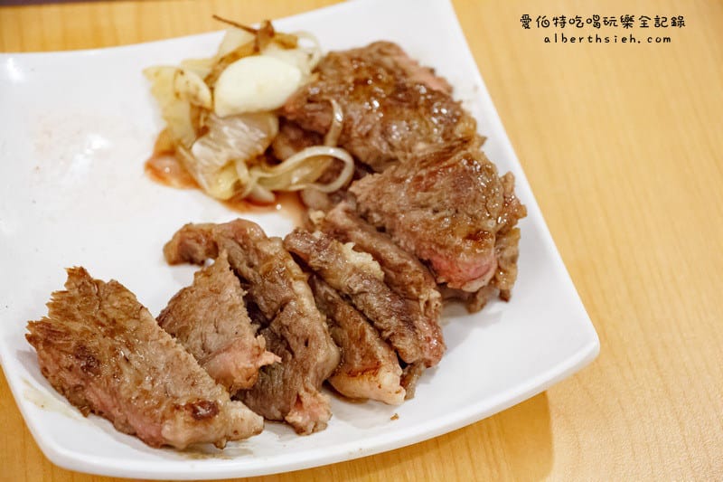 吼牛排．桃園中壢美食（好吃又好玩的岩燒牛排）