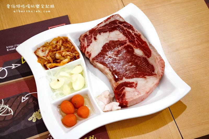 吼牛排．桃園中壢美食（好吃又好玩的岩燒牛排）