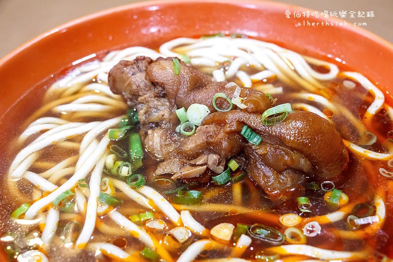 四川味牛肉麵.桃園區美食(隱藏於巷內超過60年的好味道) - 第8張圖 四川味牛肉麵.桃園區美食(隱藏於巷內超過60年的好味道)