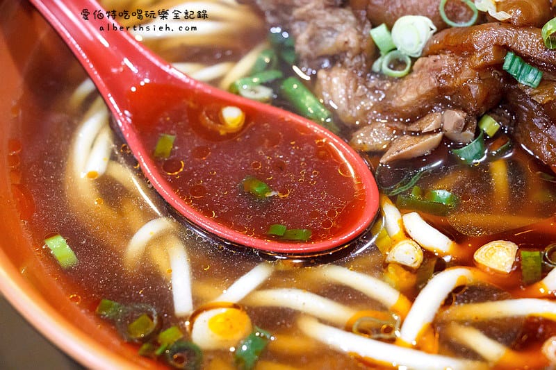 四川味牛肉麵.桃園區美食(隱藏於巷內超過60年的好味道) - 第9張圖 四川味牛肉麵.桃園區美食(隱藏於巷內超過60年的好味道)