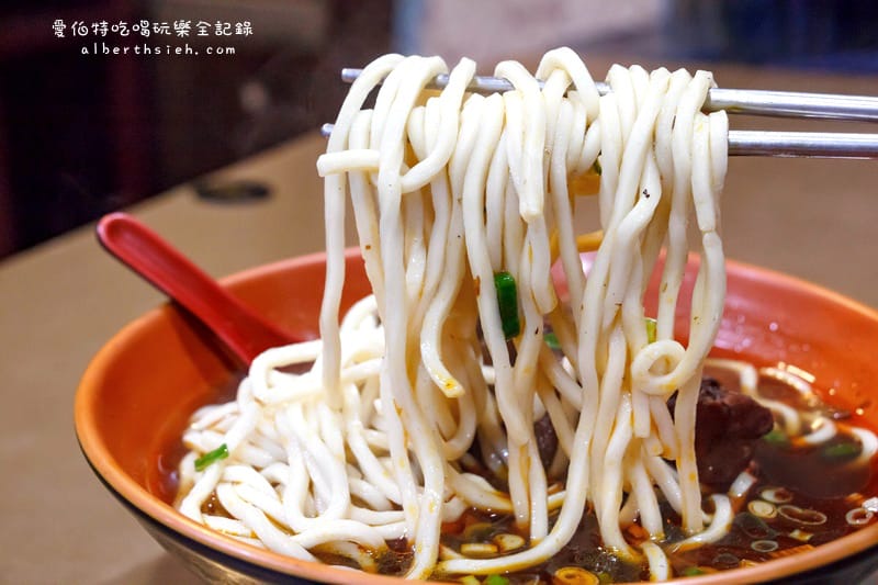 四川味牛肉麵.桃園區美食(隱藏於巷內超過60年的好味道) - 第12張圖 四川味牛肉麵.桃園區美食(隱藏於巷內超過60年的好味道)