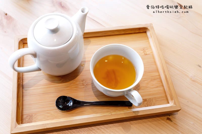 宜蘭礁溪．里海Cafe（可以享受到海味的鮮美，又有咖啡廳的舒適與輕鬆）