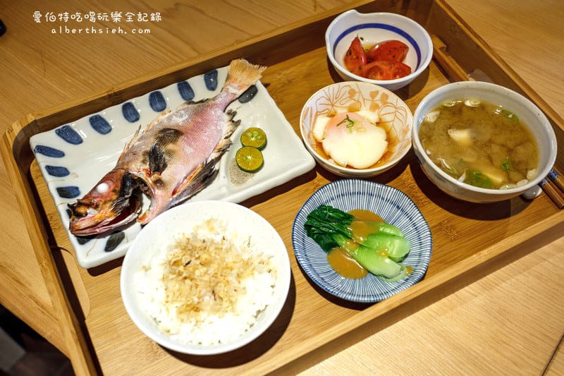 宜蘭礁溪．里海Cafe（可以享受到海味的鮮美，又有咖啡廳的舒適與輕鬆）