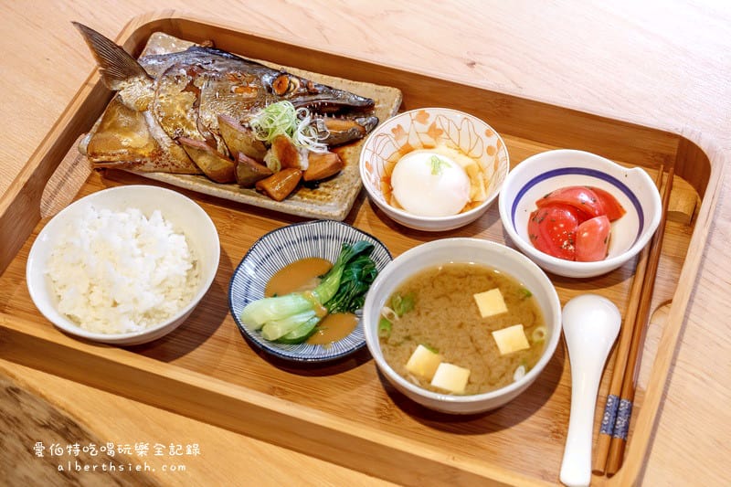 宜蘭礁溪．里海Cafe（可以享受到海味的鮮美，又有咖啡廳的舒適與輕鬆）