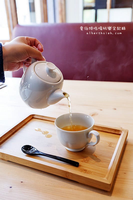 宜蘭礁溪．里海Cafe（可以享受到海味的鮮美，又有咖啡廳的舒適與輕鬆）