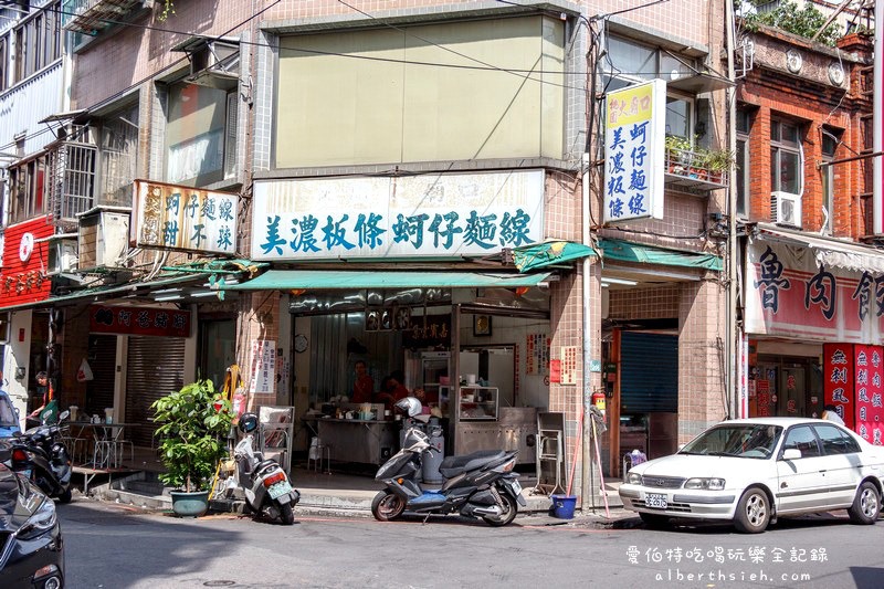 中央西路無名水煎包．（中壢夜市旁外皮微酥，內餡塞滿高麗菜還不錯） @愛伯特