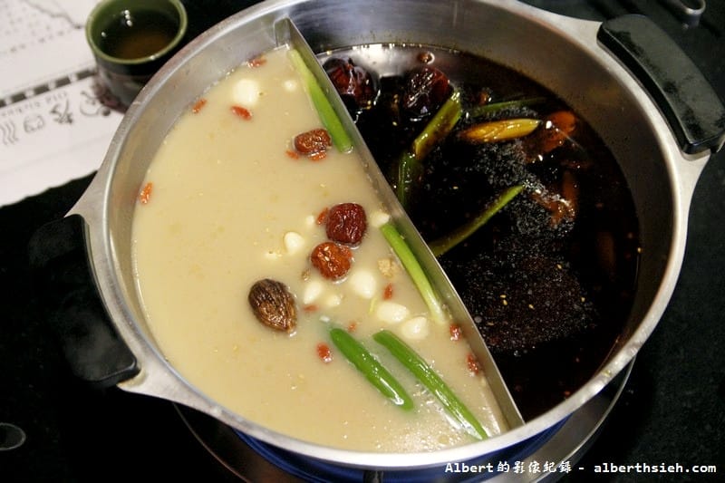 老四川巴蜀麻辣燙．桃園麻辣火鍋（嗜辣者的一定喜歡的麻辣湯頭）