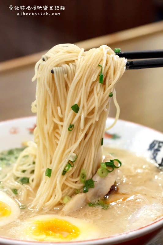 暖慕拉麵．沖繩自駕自由行（湯頭還不錯，但豚骨味有點過重）