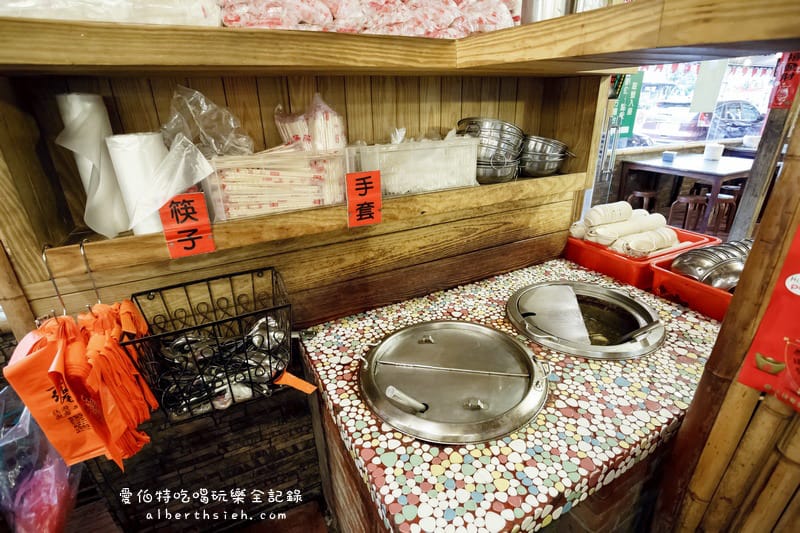 宜蘭礁溪．甕窯雞（味道酥香但是有點偏油鹹）