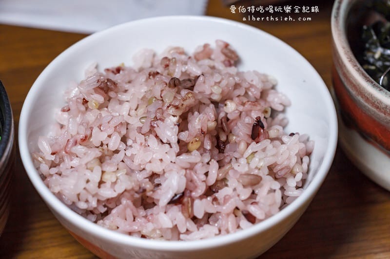 台北微風松高．伊勢路-勝勢日式豬排（夏日新菜酥炸炙燒肋眼牛排酥脆軟嫩好吃）