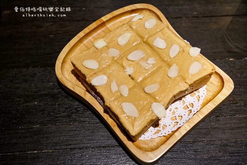 虎咖啡．宜蘭下午茶（隱藏在巷弄間的自家烘培，咖啡跟比利時鬆餅都很優）
