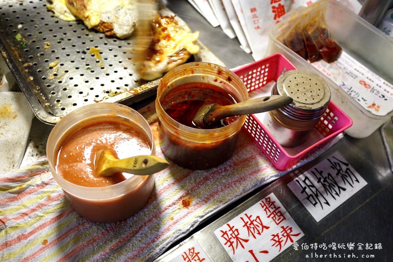 宜蘭市．東門夜市必吃美食（梁大胖碳烤、彭蔥油餅、美茶坊、龍鳳腿、善美燒仙草八寶冰）