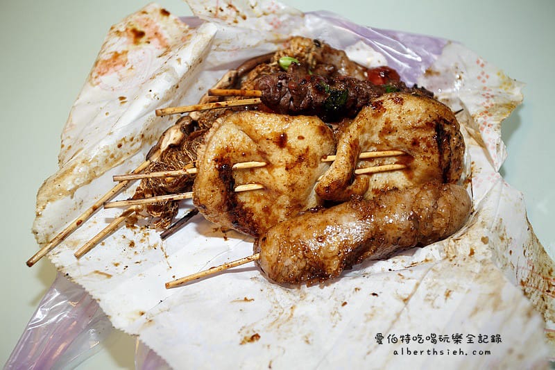 宜蘭市．東門夜市必吃美食（梁大胖碳烤、彭蔥油餅、美茶坊、龍鳳腿、善美燒仙草八寶冰）