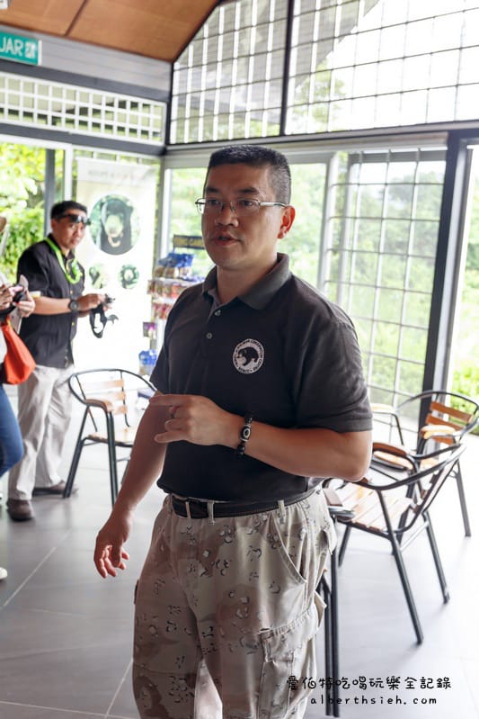 馬來西亞沙巴景點．山打根：馬來熊保育中心（跟台灣黑熊一樣呆萌可愛）