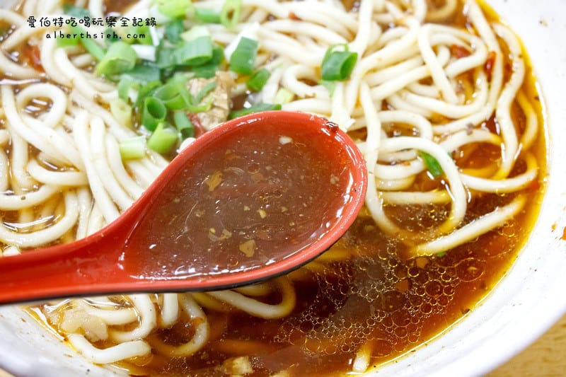 老袁牛肉麵．桃園區美食（火車站前在地五十年老麵店）