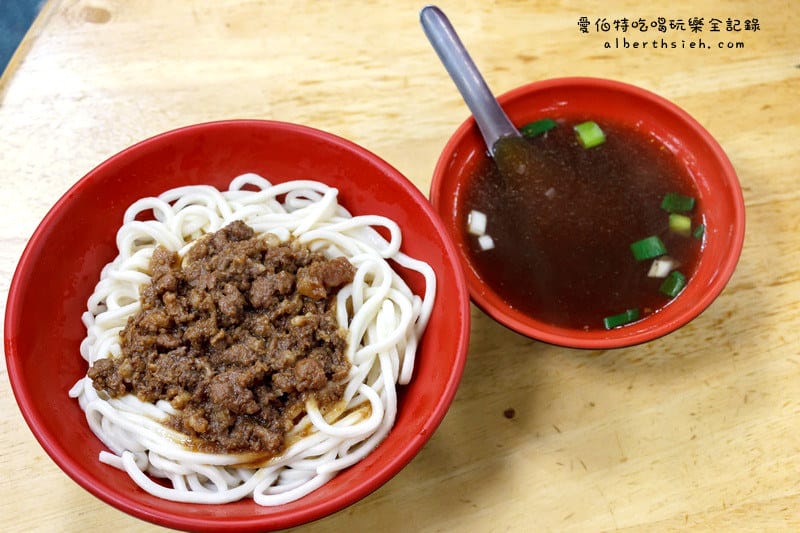 老袁牛肉麵．桃園區美食（火車站前在地五十年老麵店）