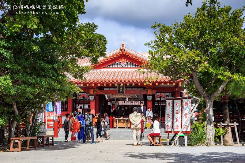 波上宮、波之上海濱．沖繩景點自駕自由行（那霸唯一的海水浴場以及第一神社）