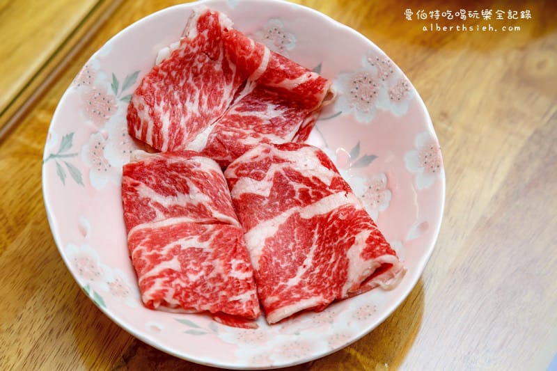 中壢SOGO美食．依賴手作麵館（超特別PRIME頂級的X.O川燙牛肉麵）