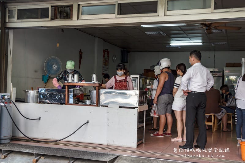 西園路傳統早點．桃園中壢早餐（份量大的蔥花麵糊蛋餅）