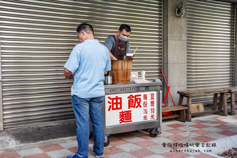 西園路傳統早點．桃園中壢早餐（份量大的蔥花麵糊蛋餅）