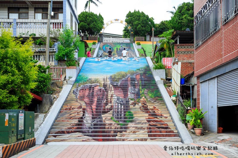 苗栗三義景點．建中國小99階3D彩繪階梯（把當地的特色景點通通畫進來）