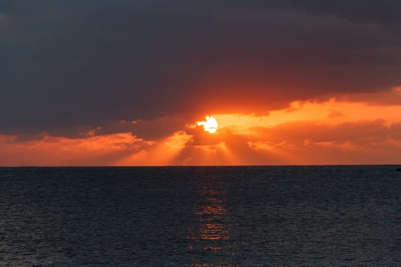 殘波岬．沖繩景點自駕自由行（美麗夕陽景致的斷崖絕景）