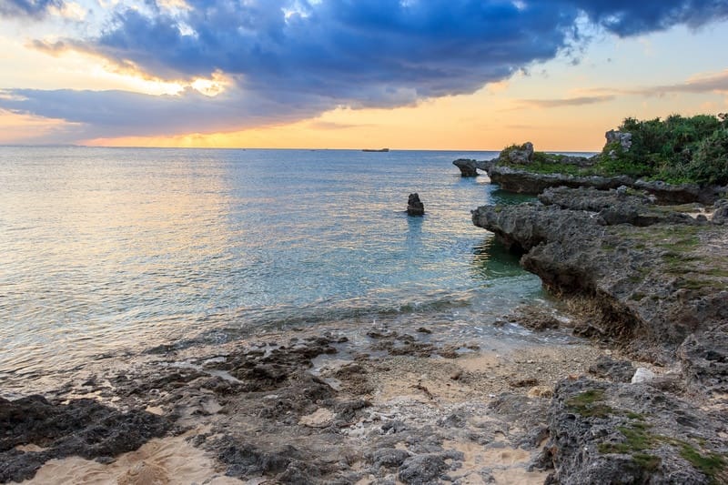 殘波岬．沖繩景點自駕自由行（美麗夕陽景致的斷崖絕景）