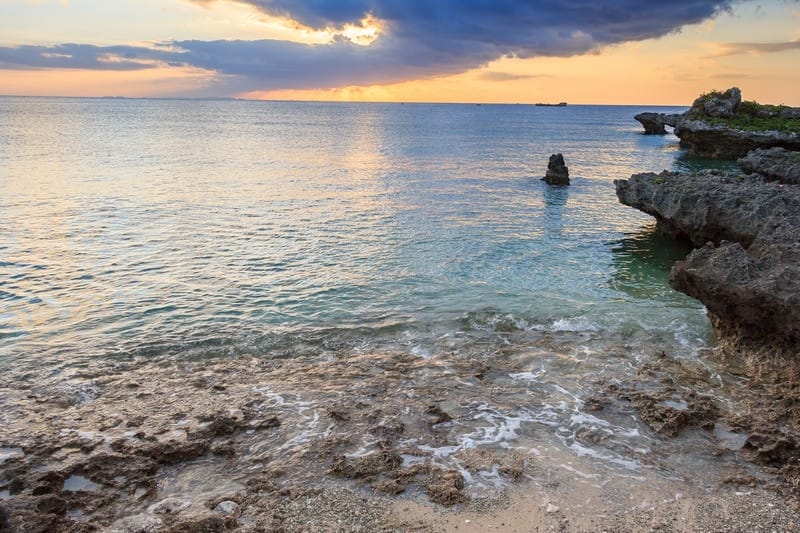 殘波岬．沖繩景點自駕自由行（美麗夕陽景致的斷崖絕景）