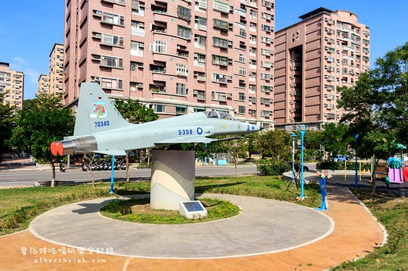 第一河濱公園&星月橋.桃園龜山景點(陸海空三軍除役武器展示的軍史公園) - 第15張圖 第一河濱公園&星月橋.桃園龜山景點(陸海空三軍除役武器展示的軍史公園)