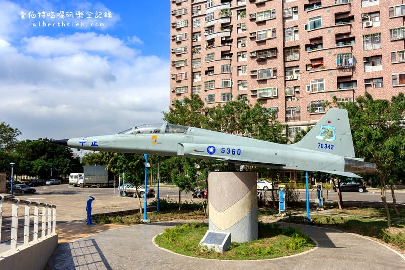第一河濱公園&星月橋.桃園龜山景點(陸海空三軍除役武器展示的軍史公園) - 第14張圖 第一河濱公園&星月橋.桃園龜山景點(陸海空三軍除役武器展示的軍史公園)