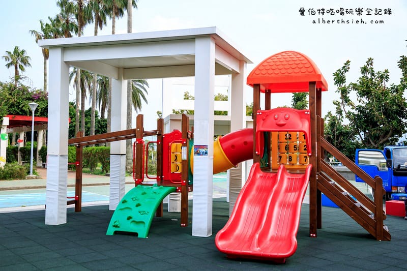 台中后里景點．泰安服務區/休息站（黑白雙色旋轉木馬療癒你的心靈）