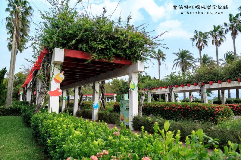 台中后里景點．泰安服務區/休息站（黑白雙色旋轉木馬療癒你的心靈）
