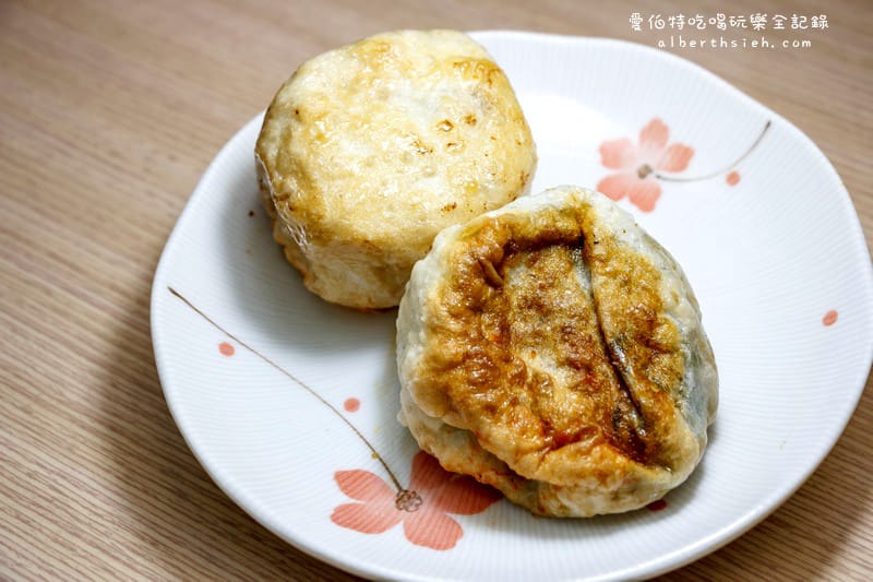 桃園小吃．大有水煎包（表皮非常薄，韭菜口味順口好吃）